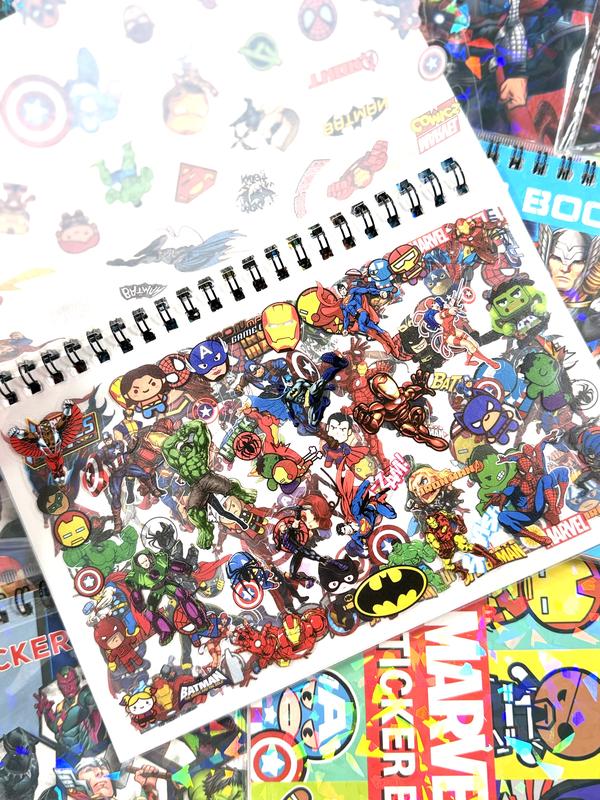 STICKER BOOK - MARVEL