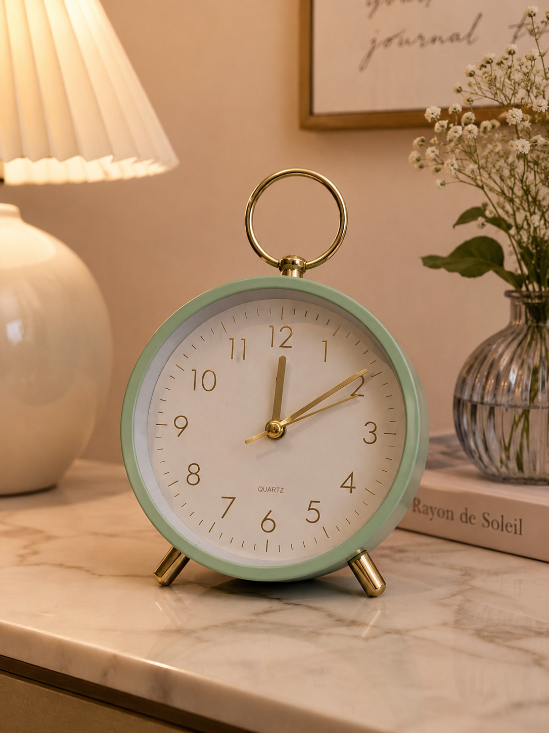 Modern Round Quartz Table Clock Main image
